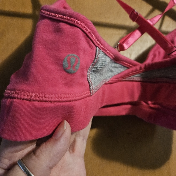 Lululemon sports bra - Picture 3 of 3